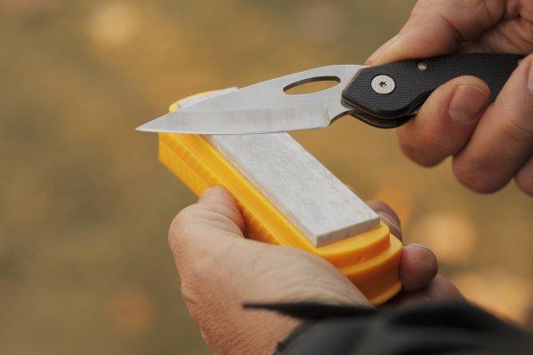 Smith's Consumer Products Smith's 4" Natural Arkansas Sharpening Stone with Cover